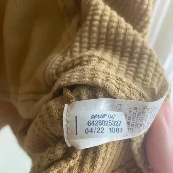 Offline by Aerie Waffle Knit Hoodie Sweatshirt Oversized XL V Neck Cropped Camel - Picture 10 of 10